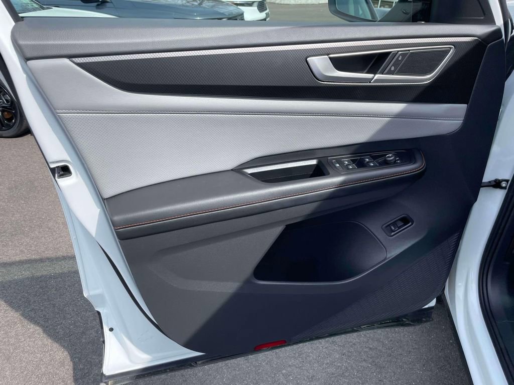 Used 2024 Volkswagen Atlas Peak Edition SE image 16