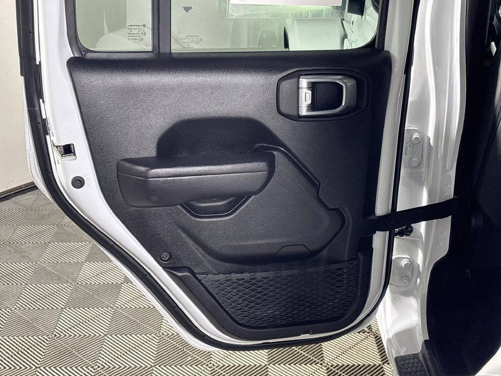 Certified 2024 Jeep Wrangler Unlimited w/ Convenience Group AWD/4WD image 19