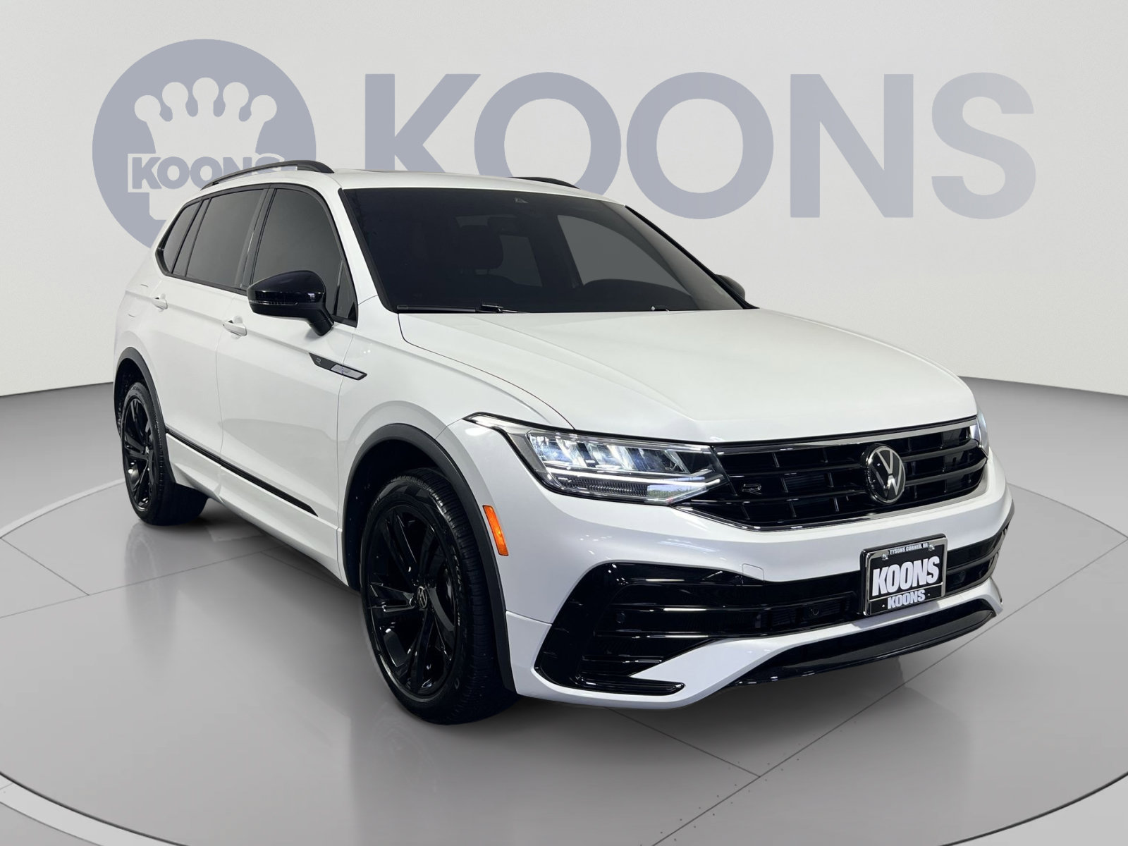 Used 2024 Volkswagen Tiguan SE R-Line FWD image 10
