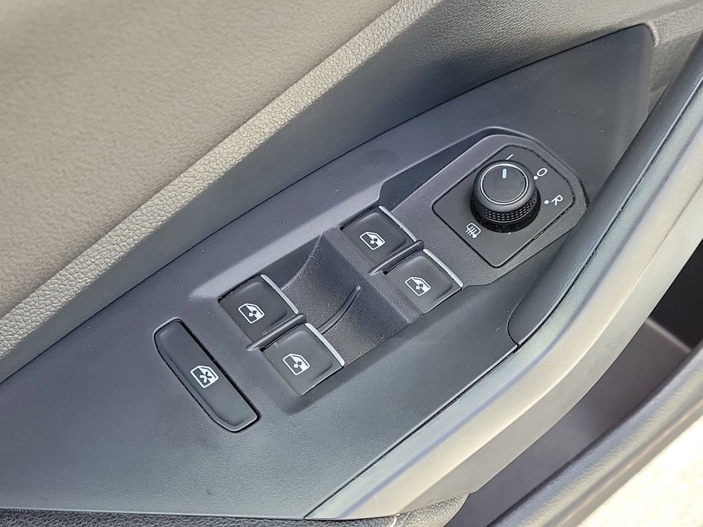 Used 2023 Volkswagen Jetta SE w/ Panoramic Sunroof Package image 18