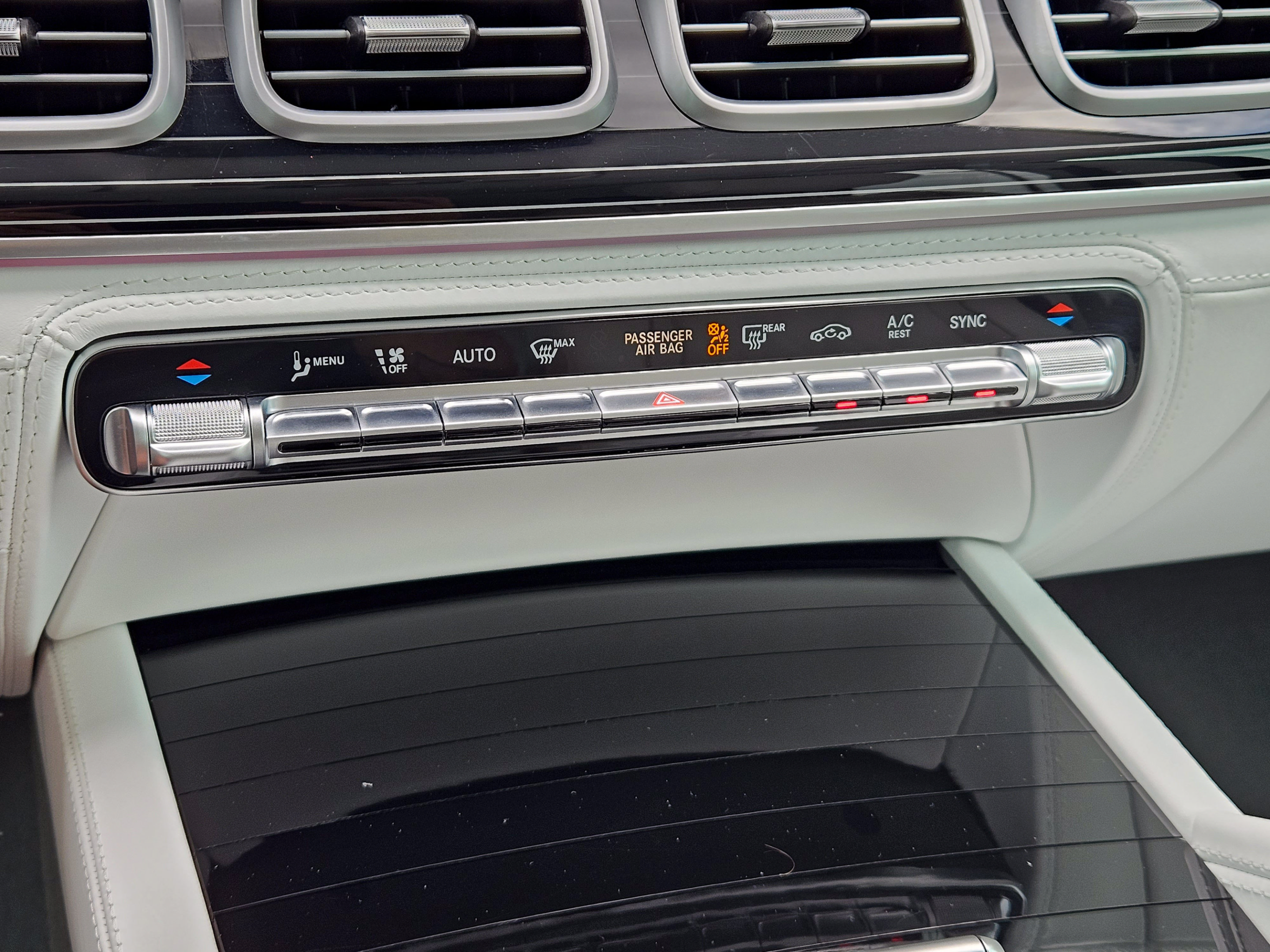 Used 2025 Mercedes-Benz Maybach GLS 600 4MATIC image 16
