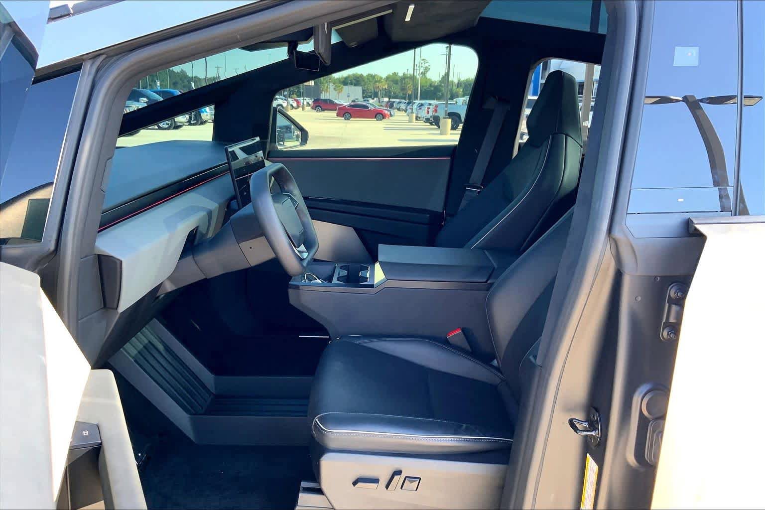 Used 2024 Tesla Cybertruck AWD Crew Cab image 7