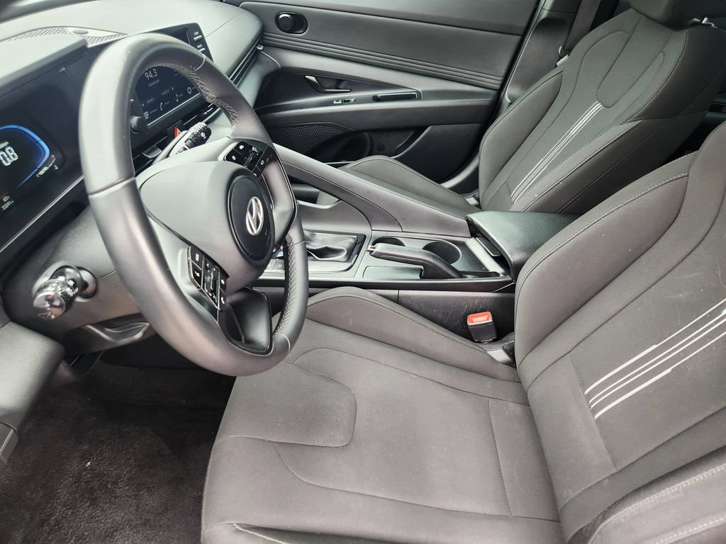 Used 2025 Hyundai Elantra Sport FWD image 8