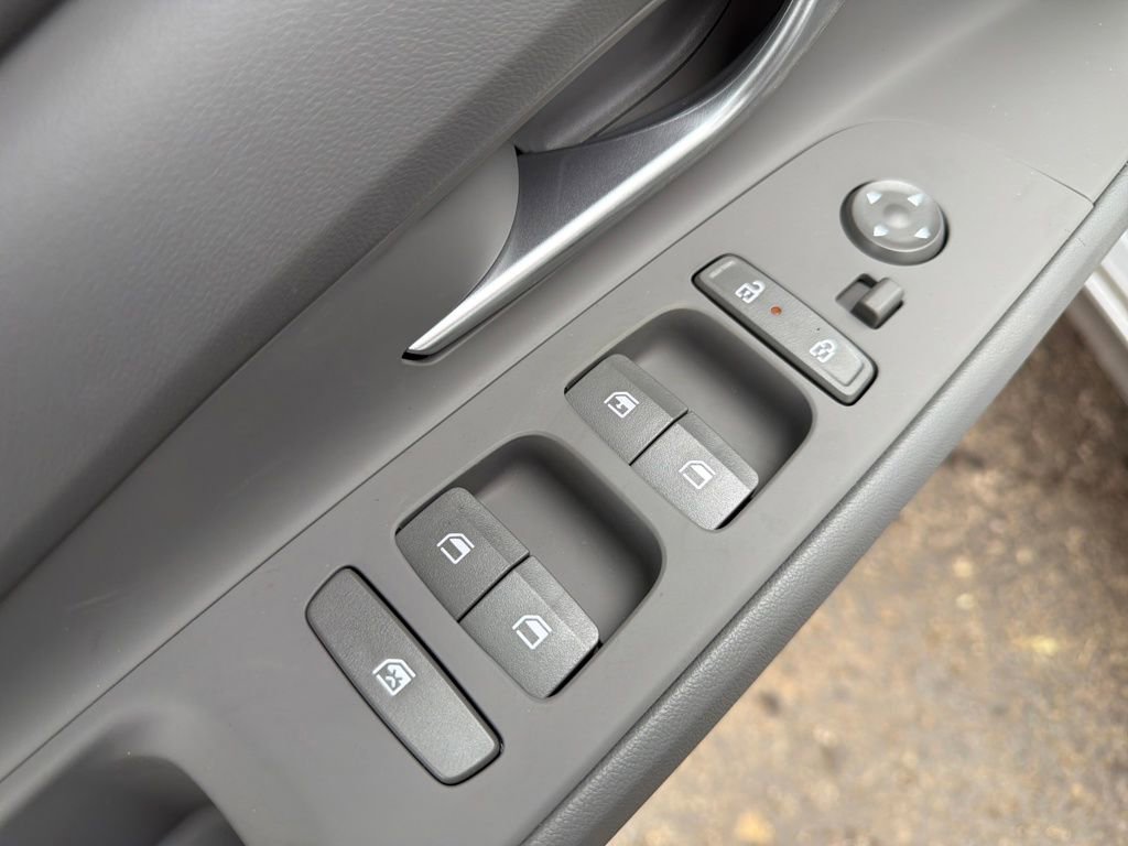 Used 2026 Hyundai Elantra SE w/ Cargo Package image 12
