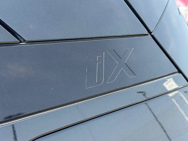 Used 2023 BMW iX xDrive50 w/ Sport Package AWD/4WD image 17