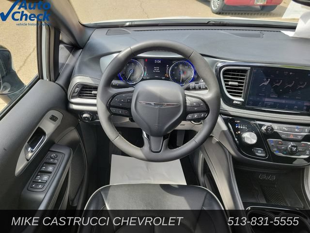 Used 2025 Chrysler Pacifica Limited FWD image 12