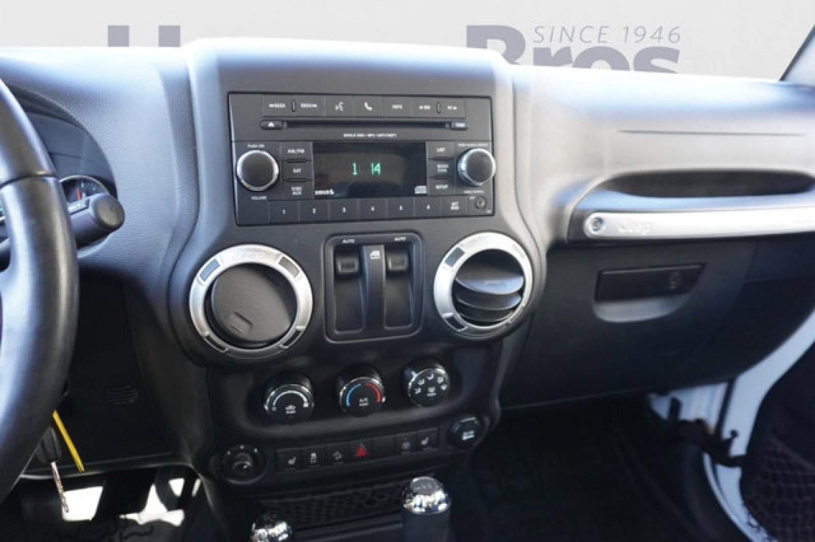 Used 2018 Jeep Wrangler Sahara w/ Connectivity Group image 20