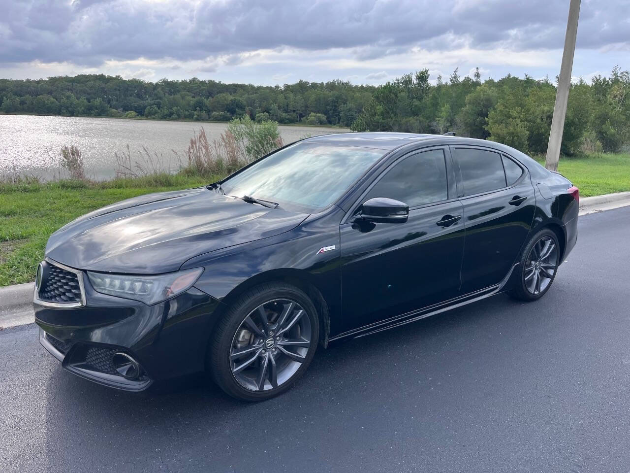 Used 2018 Acura TLX V6 w/ Technology & A-SPEC Pkg FWD image 3