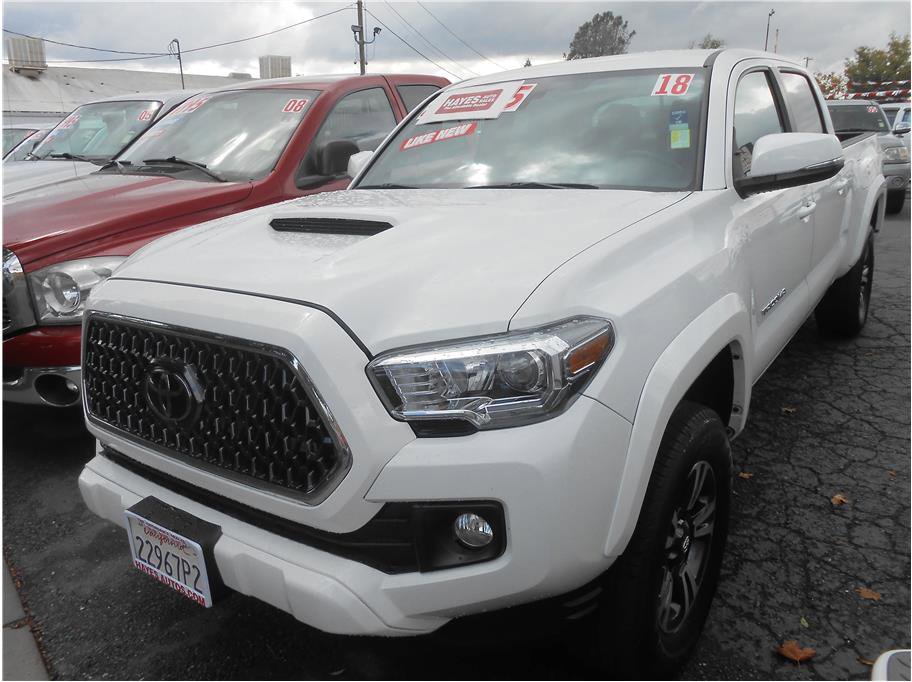 Used 2018 Toyota Tacoma TRD Sport image 3