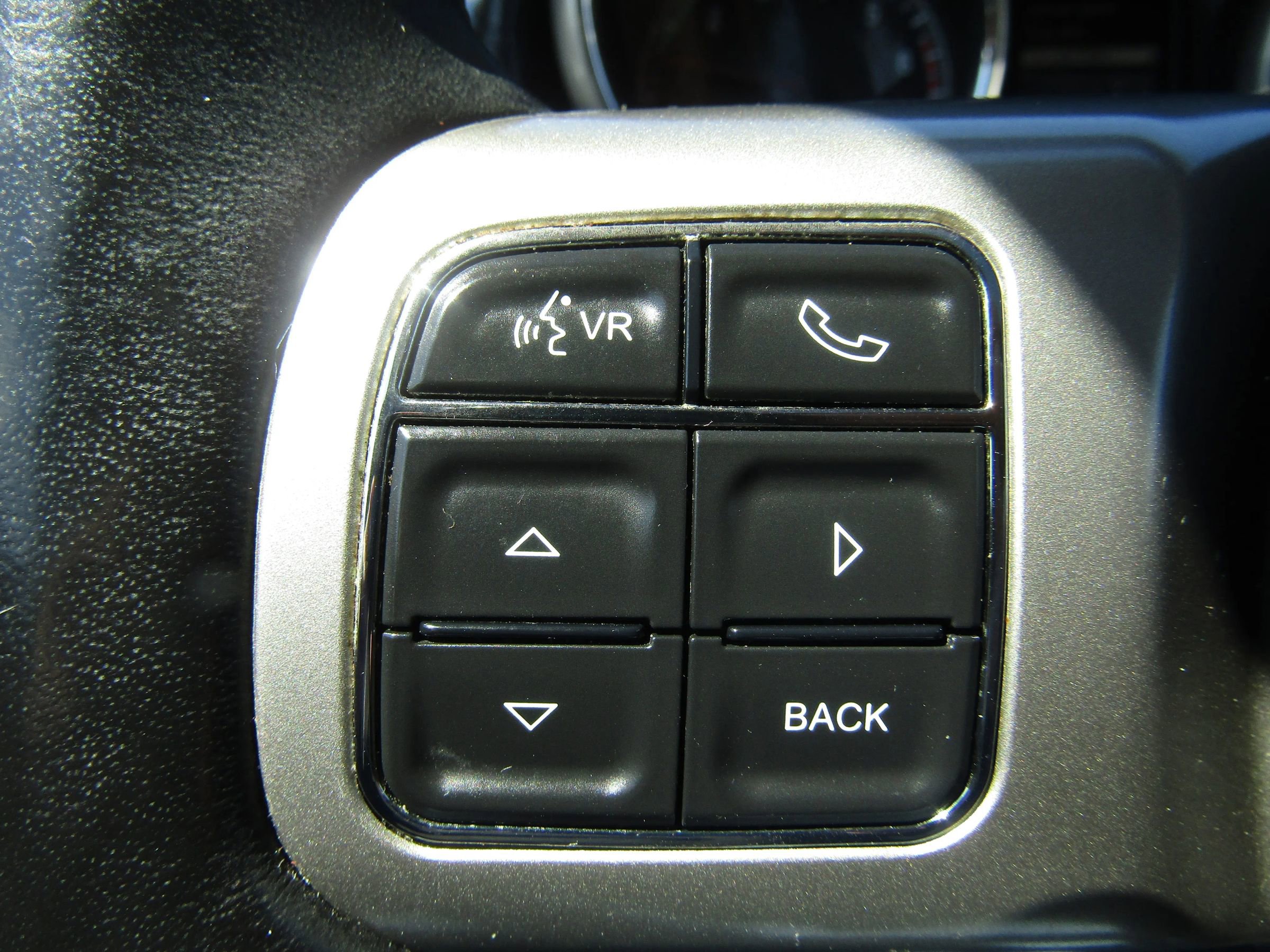 Used 2012 Jeep Grand Cherokee Overland image 39