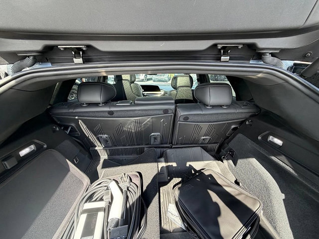 Used 2024 Cadillac Lyriq Luxury w/ LPO, Floor Liner Package AWD/4WD image 17