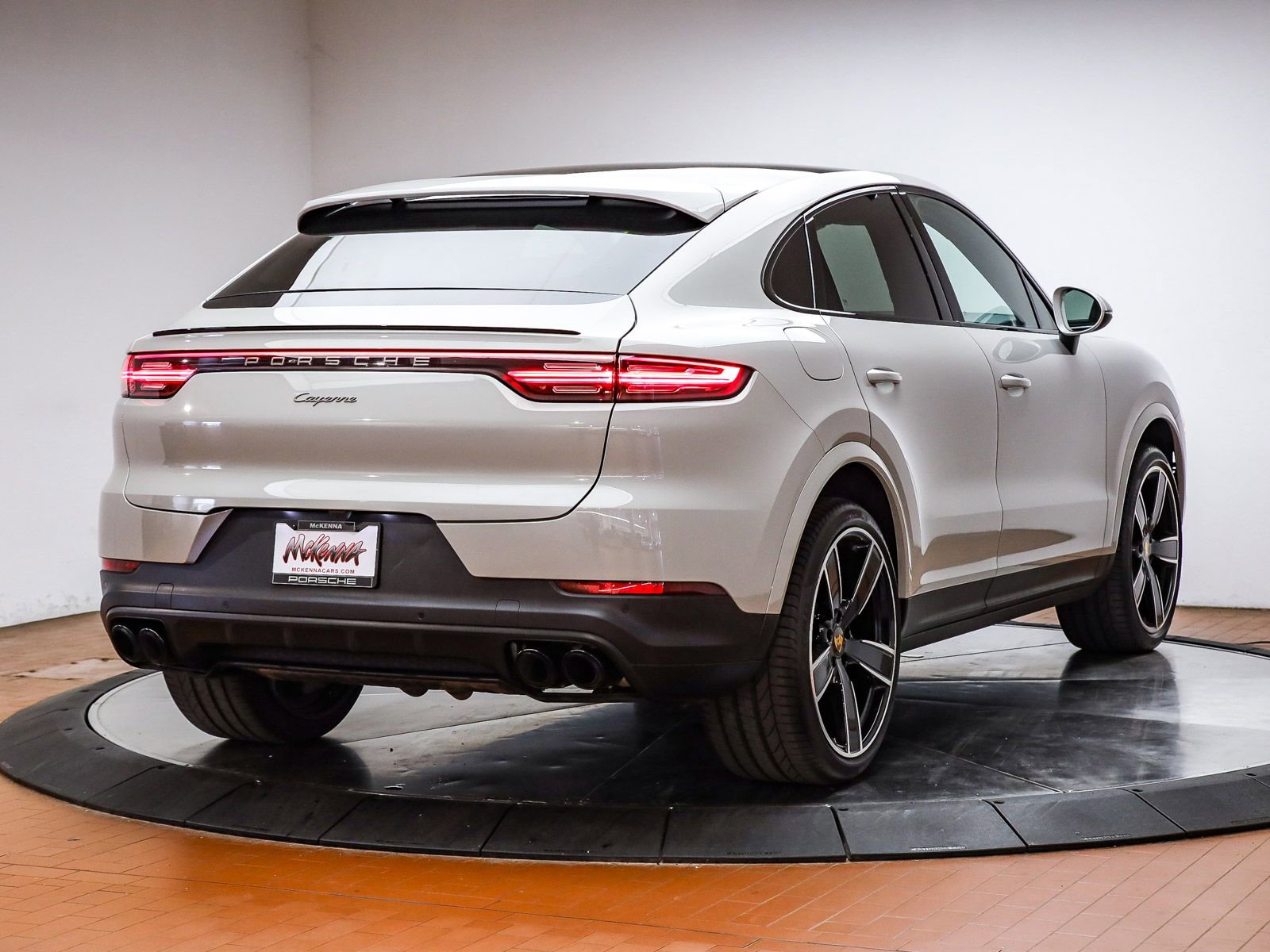 Certified 2022 Porsche Cayenne Platinum Edition AWD/4WD image 6