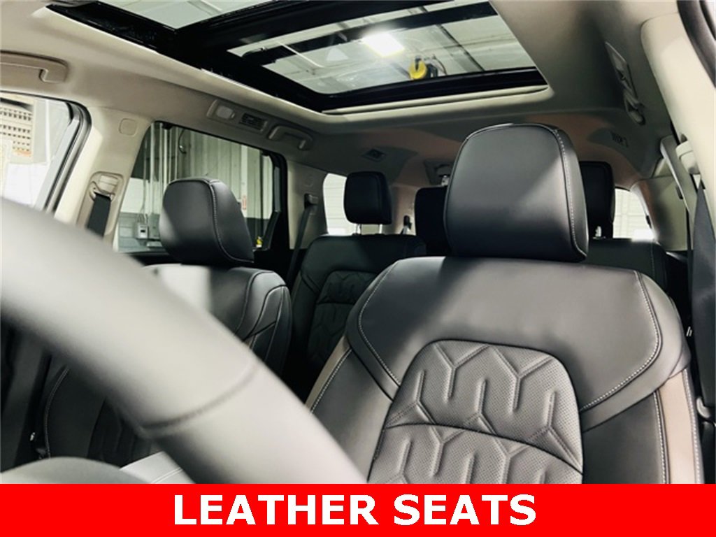 New 2026 Nissan Pathfinder Platinum image 3