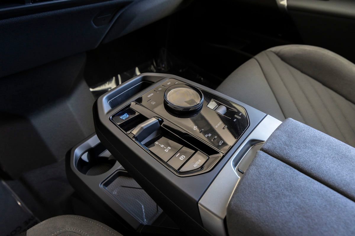 New 2026 BMW iX xDrive45 w/ M Sport Package image 17