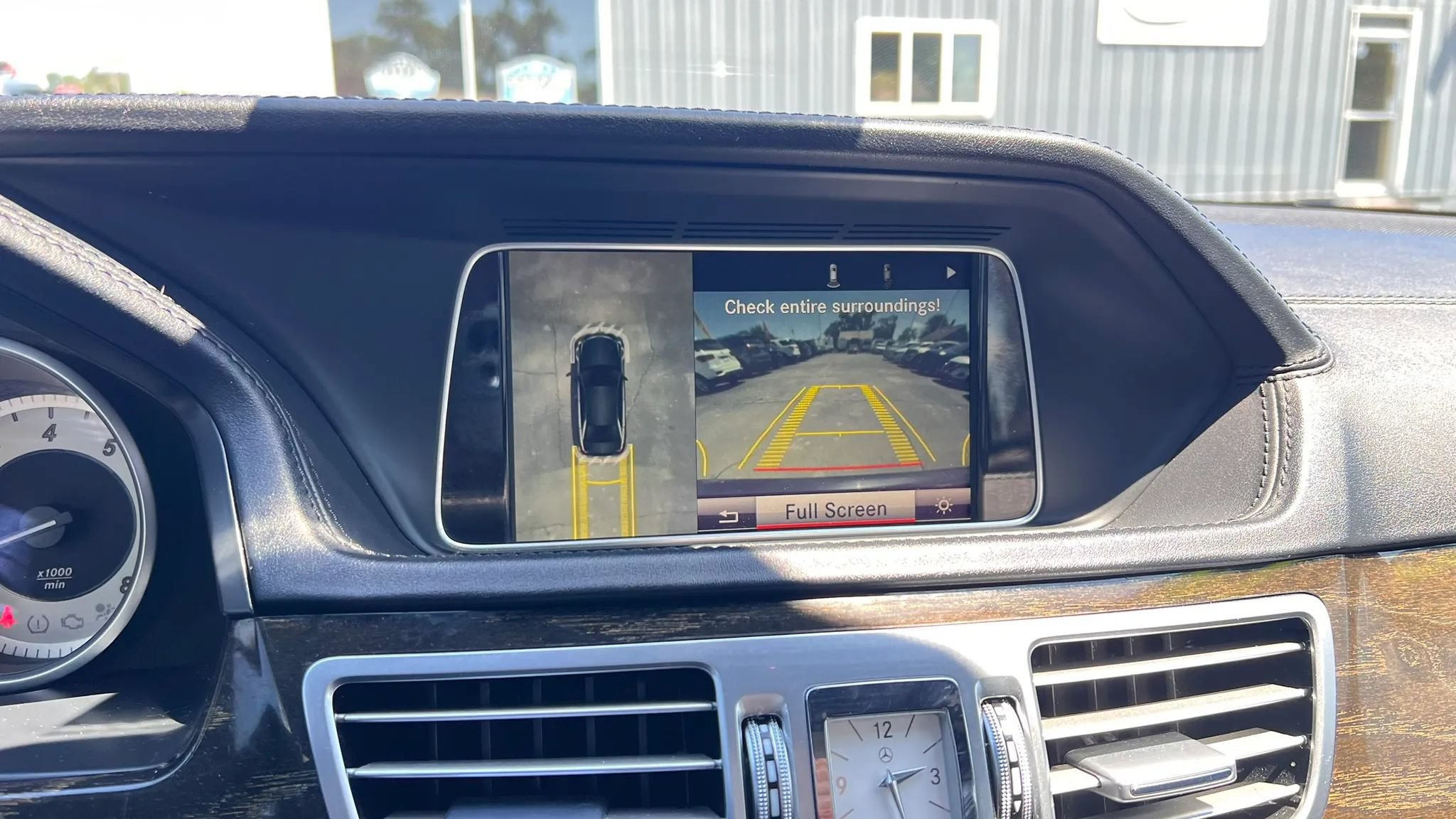 Used 2015 Mercedes-Benz E 400 Sedan w/ Driver Assistance Package image 39