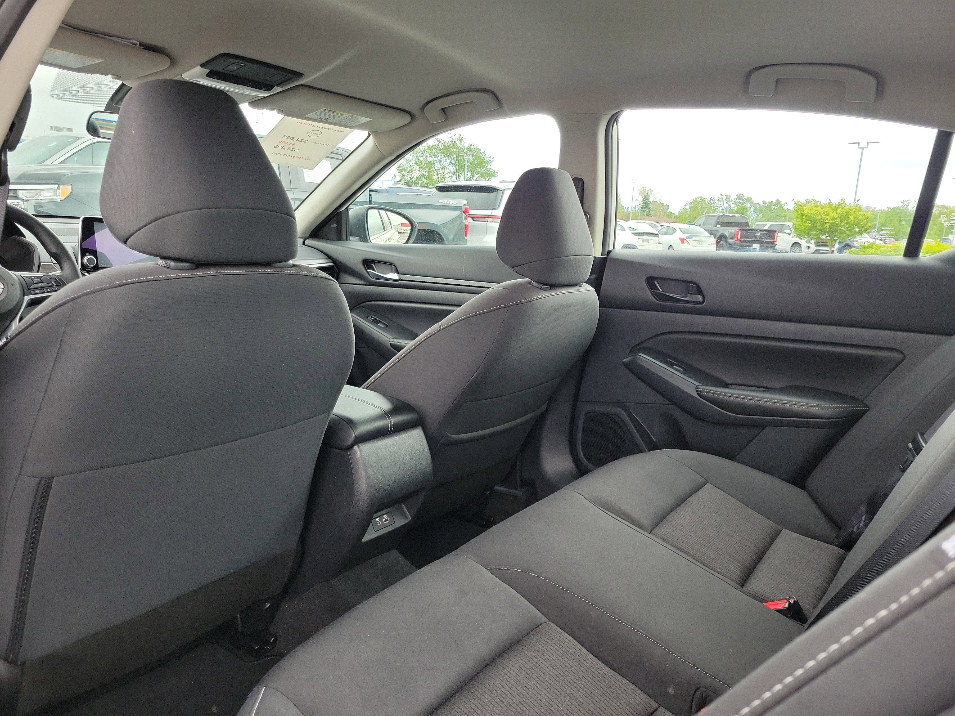 Used 2025 Nissan Altima 2.5 SV FWD image 14
