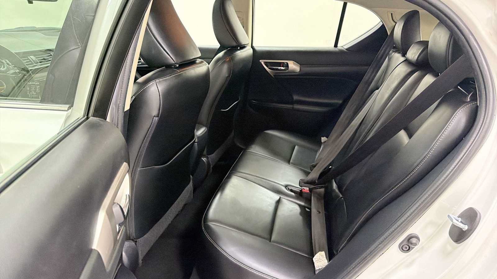 Used 2015 Lexus CT 200h FWD image 23