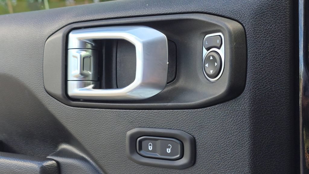 Used 2022 Jeep Wrangler Unlimited Sport AWD/4WD image 23