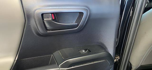 Used 2021 Toyota Tacoma SR AWD/4WD image 23