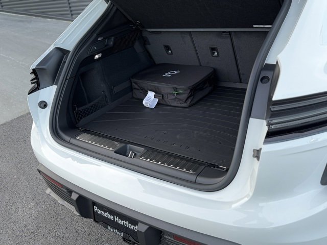 New 2025 Porsche Macan Turbo Electric image 35