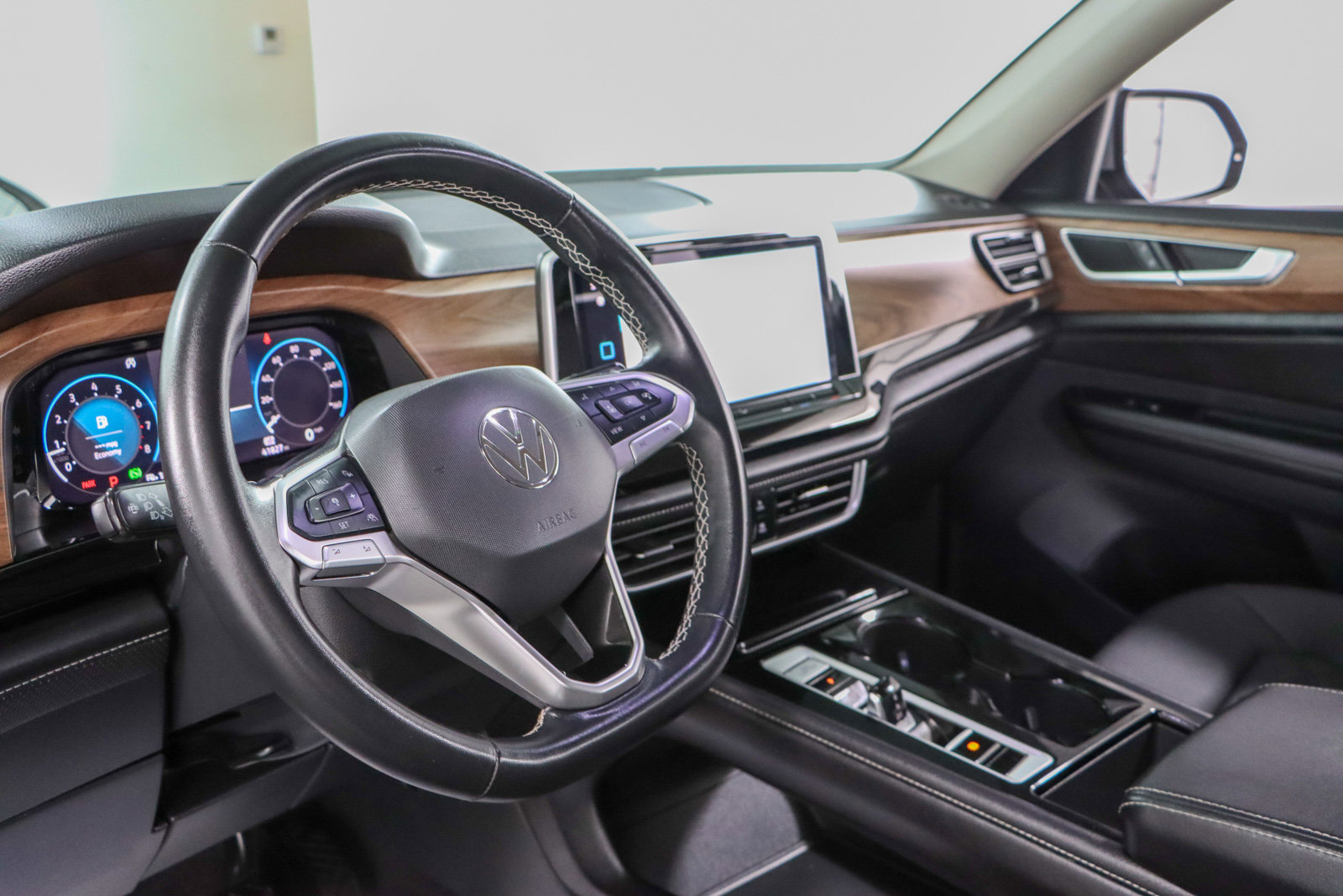 Used 2024 Volkswagen Atlas SE AWD/4WD image 22