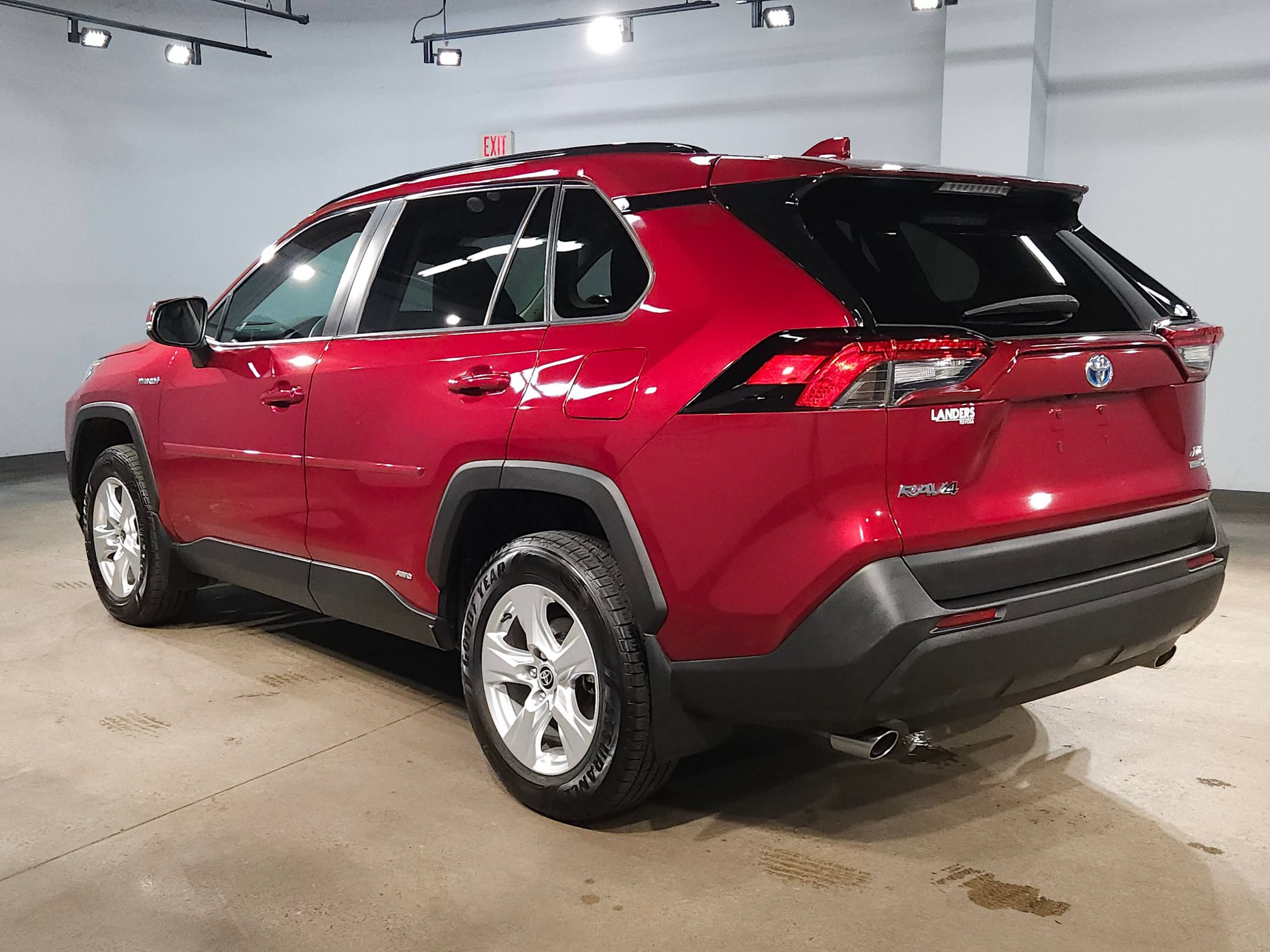 Used 2021 Toyota RAV4 XLE w/ Convenience Package AWD/4WD image 5