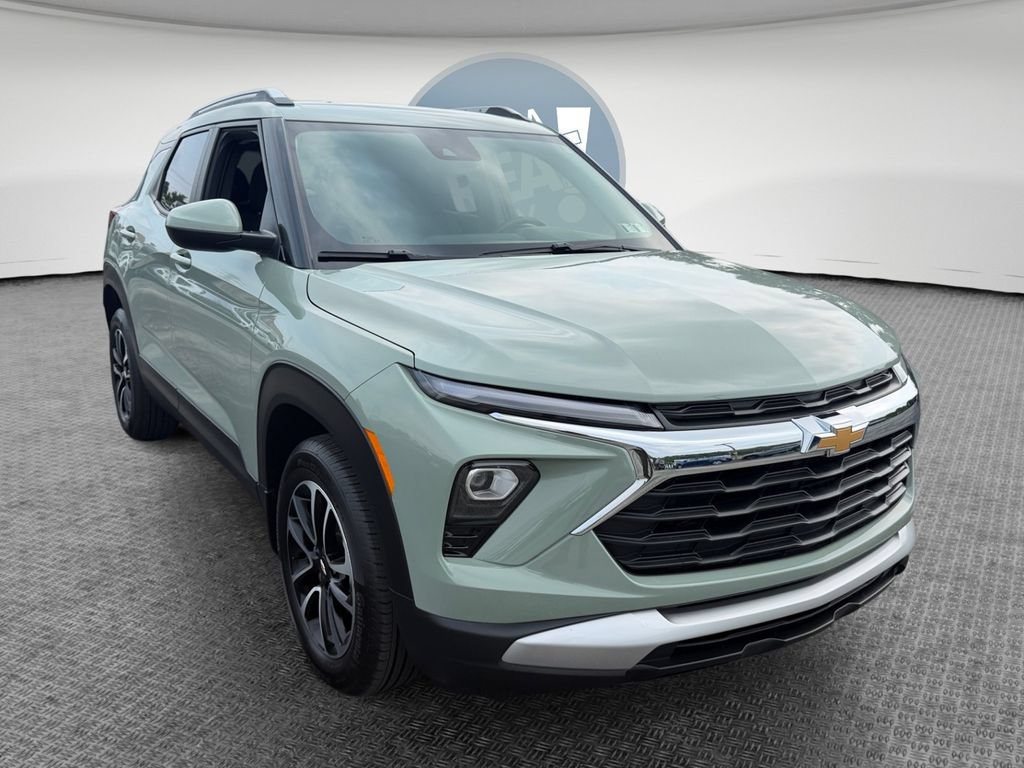 Used 2026 Chevrolet TrailBlazer LT w/ Convenience Package AWD/4WD image 1
