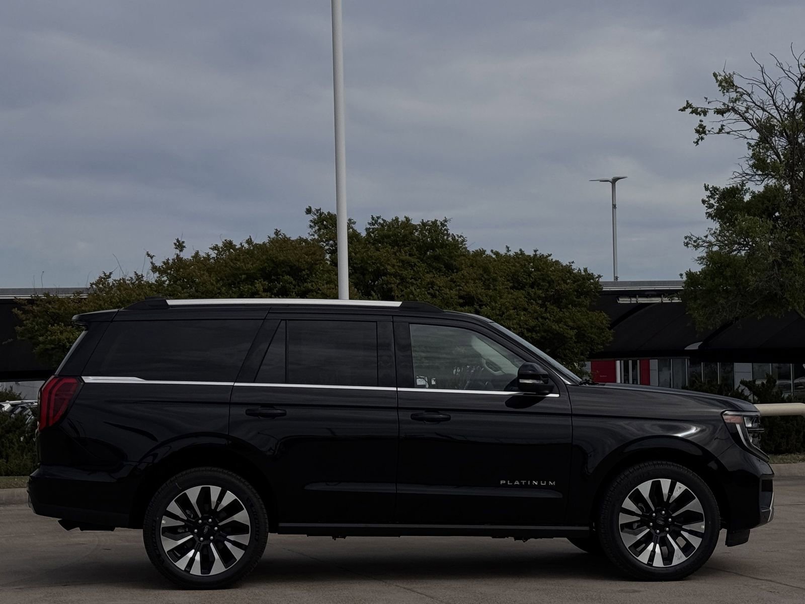 New 2026 Ford Expedition Platinum image 3