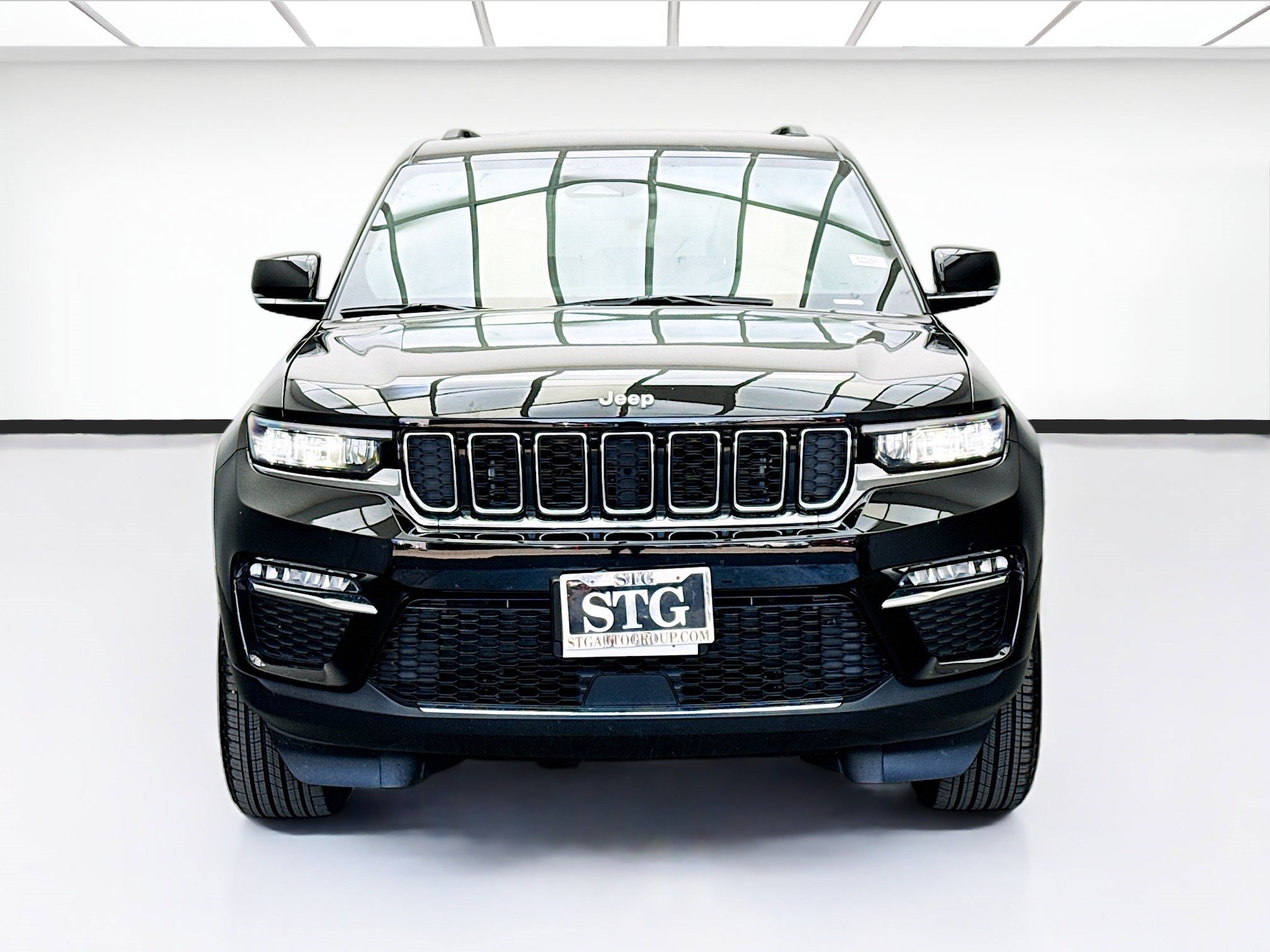 Used 2025 Jeep Grand Cherokee Limited AWD/4WD image 2