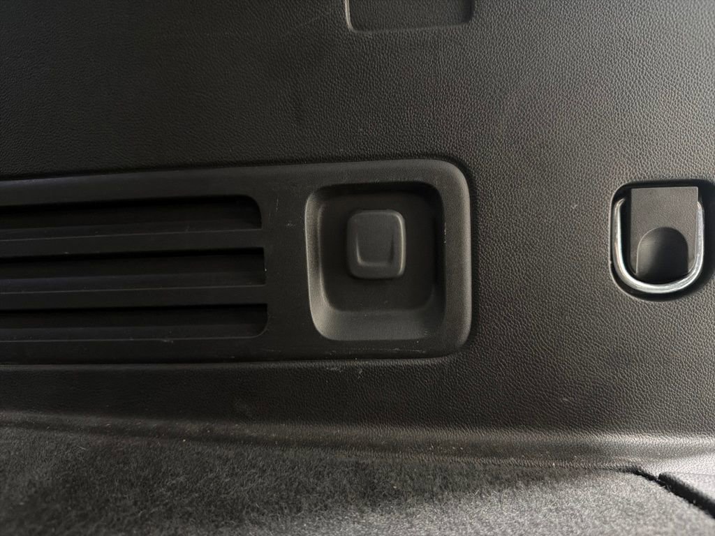 Used 2018 Chevrolet Traverse LT image 17