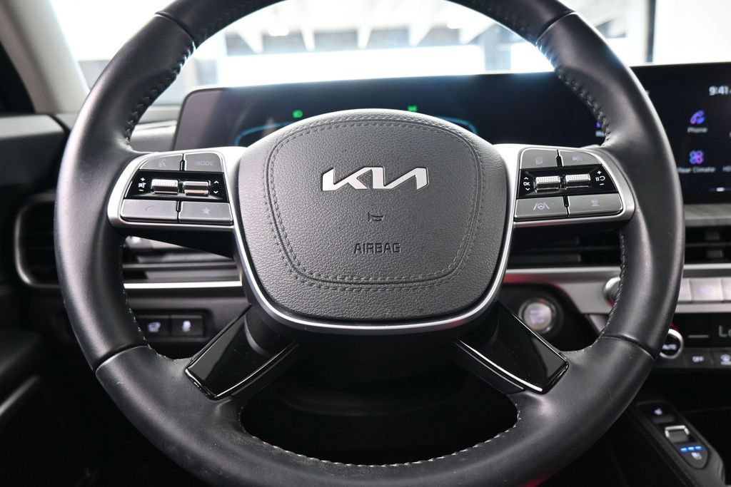 Used 2025 Kia Telluride EX w/ EX Captain's Chair Package FWD image 31