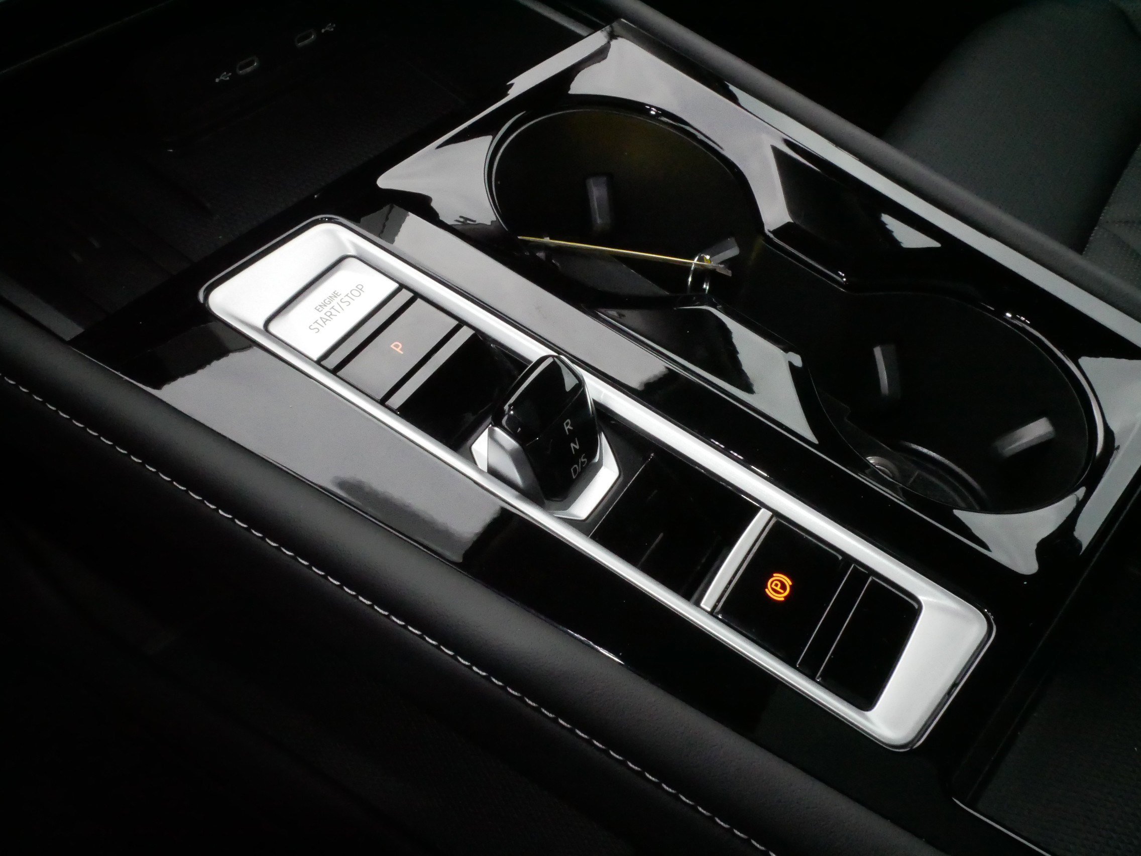 Certified 2025 Volkswagen Atlas SEL Premium R-Line AWD/4WD image 25