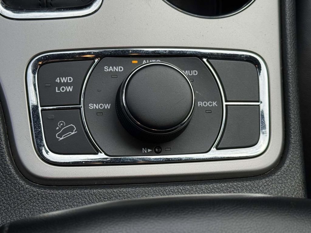 Used 2019 Jeep Grand Cherokee Limited image 22