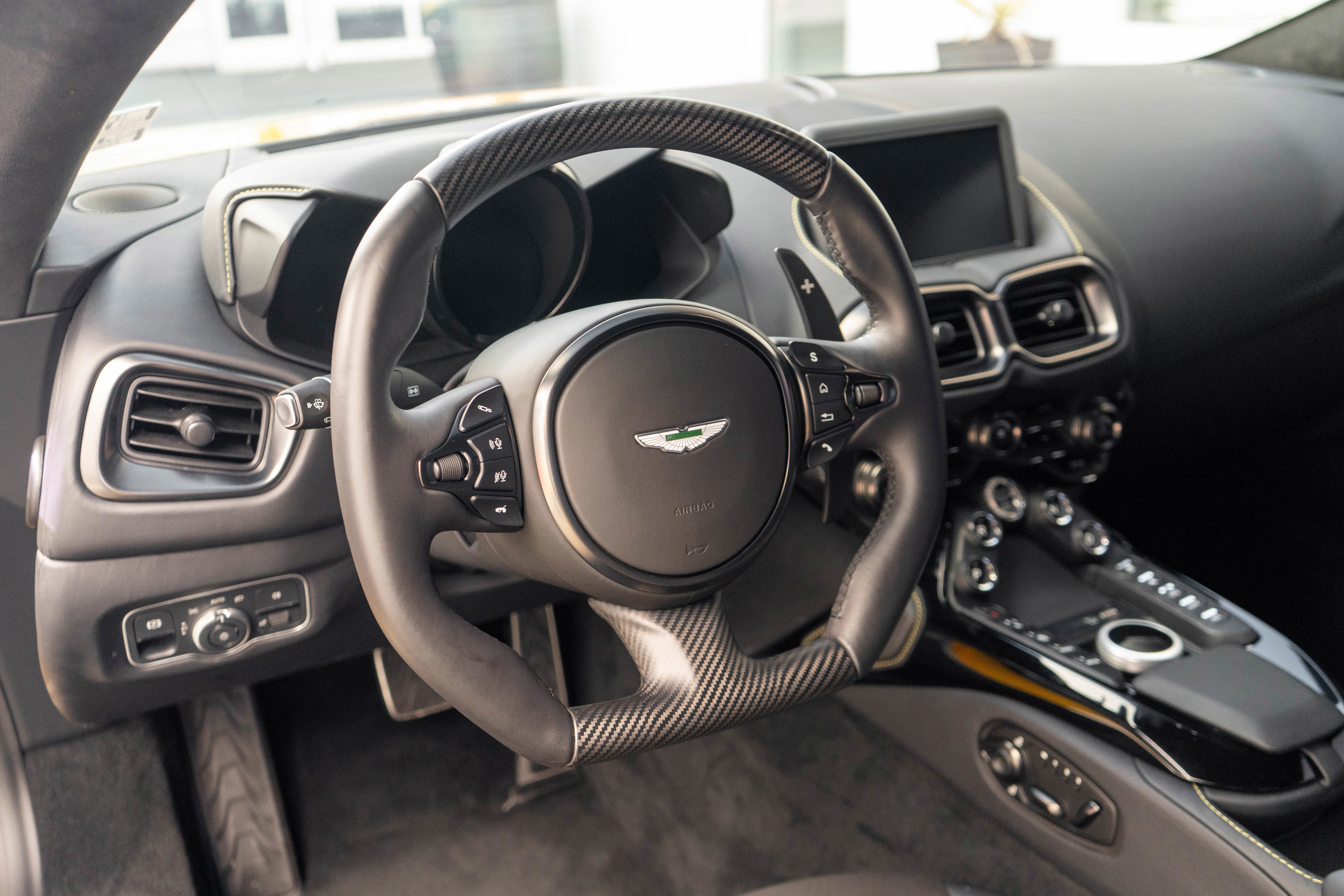 Used 2023 Aston Martin V8 Vantage Coupe image 10