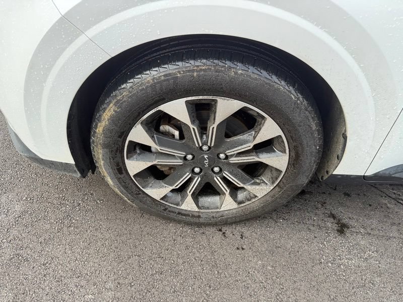 Certified 2023 Kia Carnival EX FWD image 18