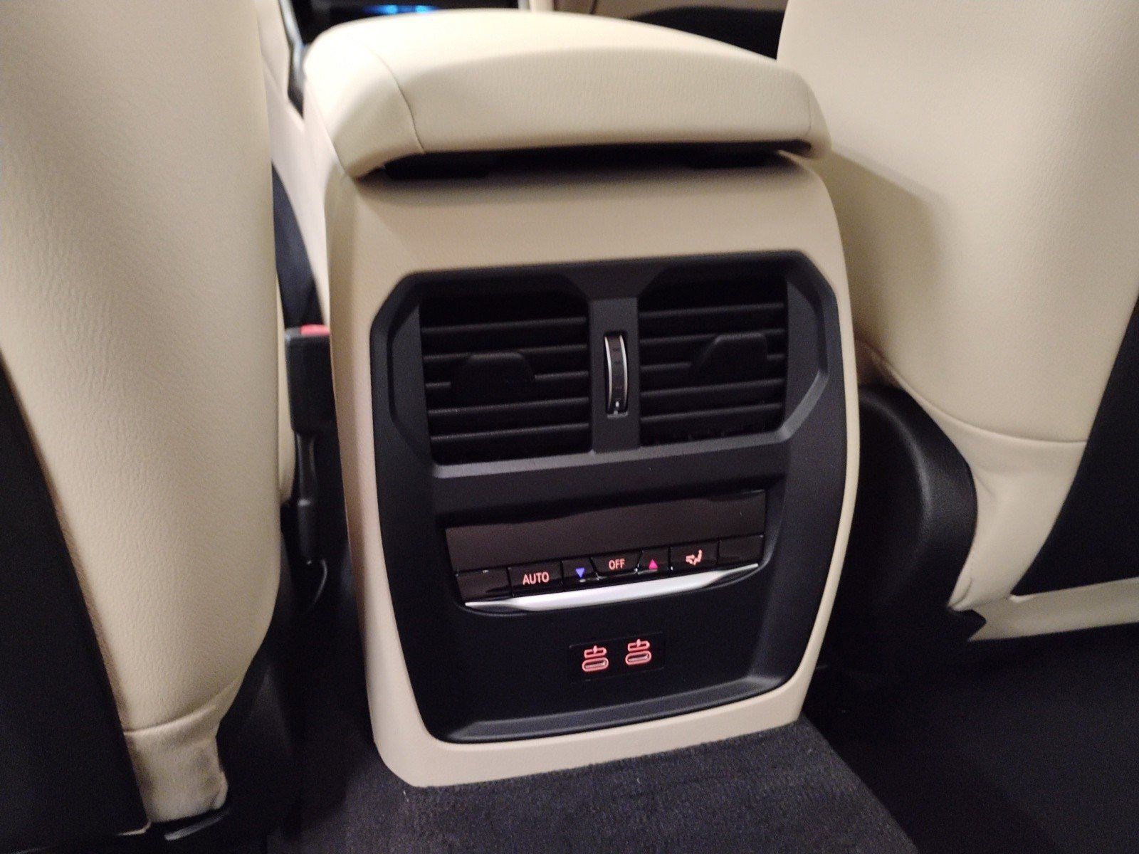 Used 2025 BMW i4 xDrive40i w/ Premium Package image 28