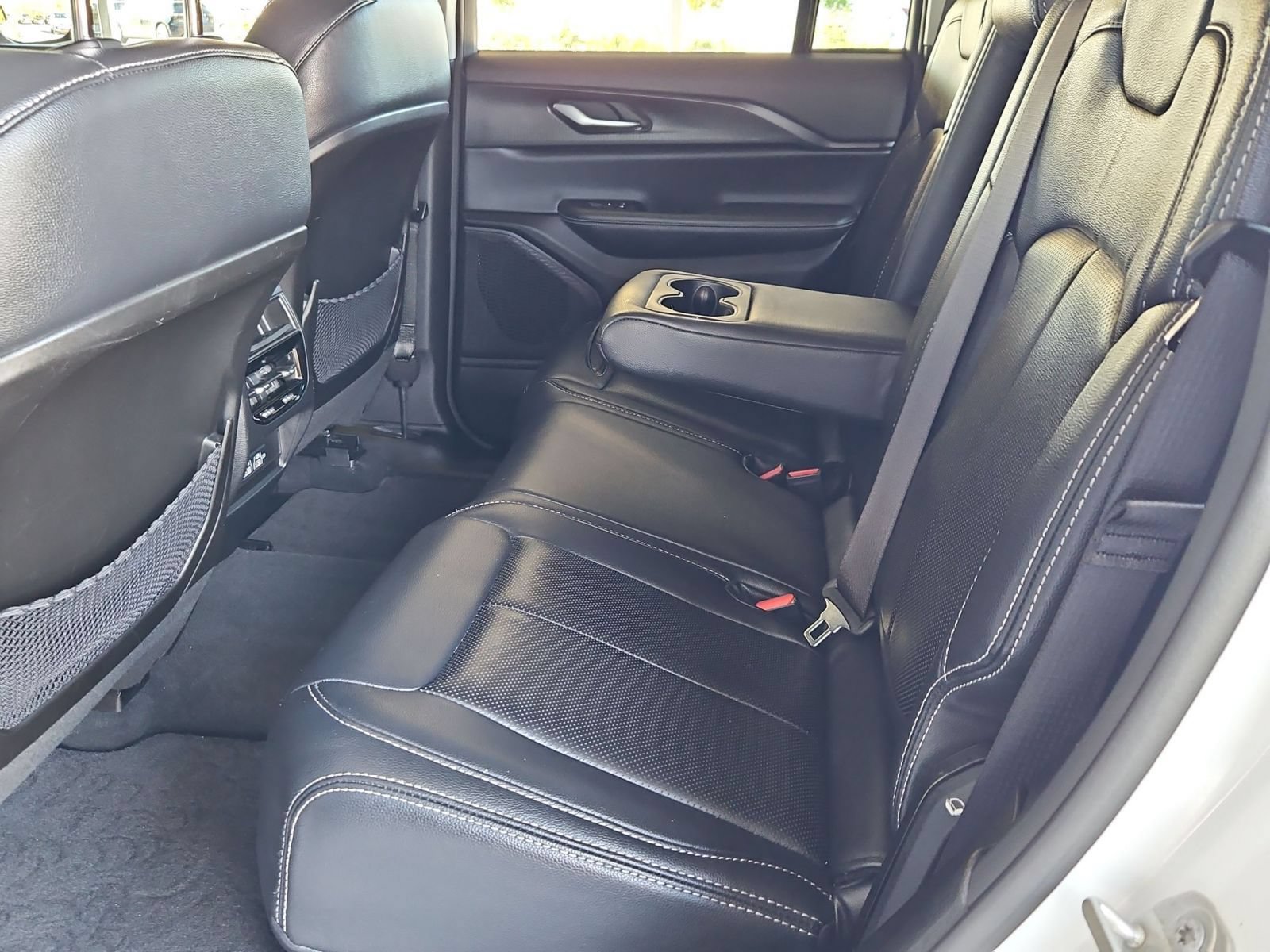 Used 2023 Jeep Grand Cherokee Laredo AWD/4WD image 24