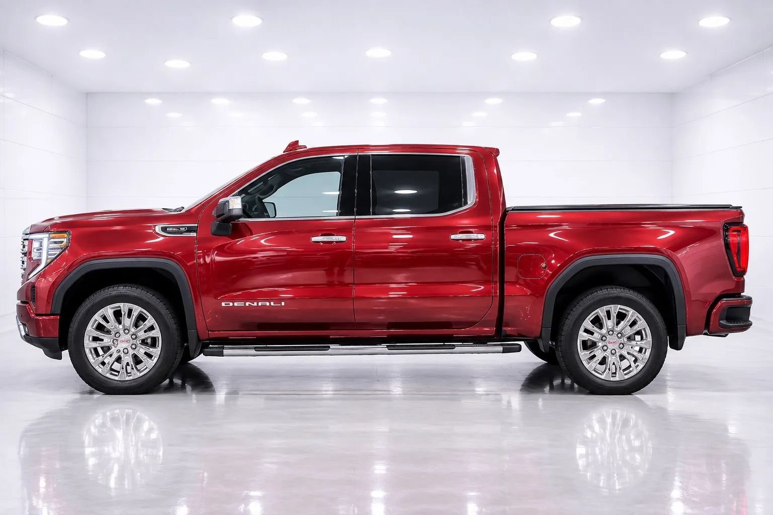 Used 2023 GMC Sierra 1500 Denali w/ Technology Package AWD/4WD image 2