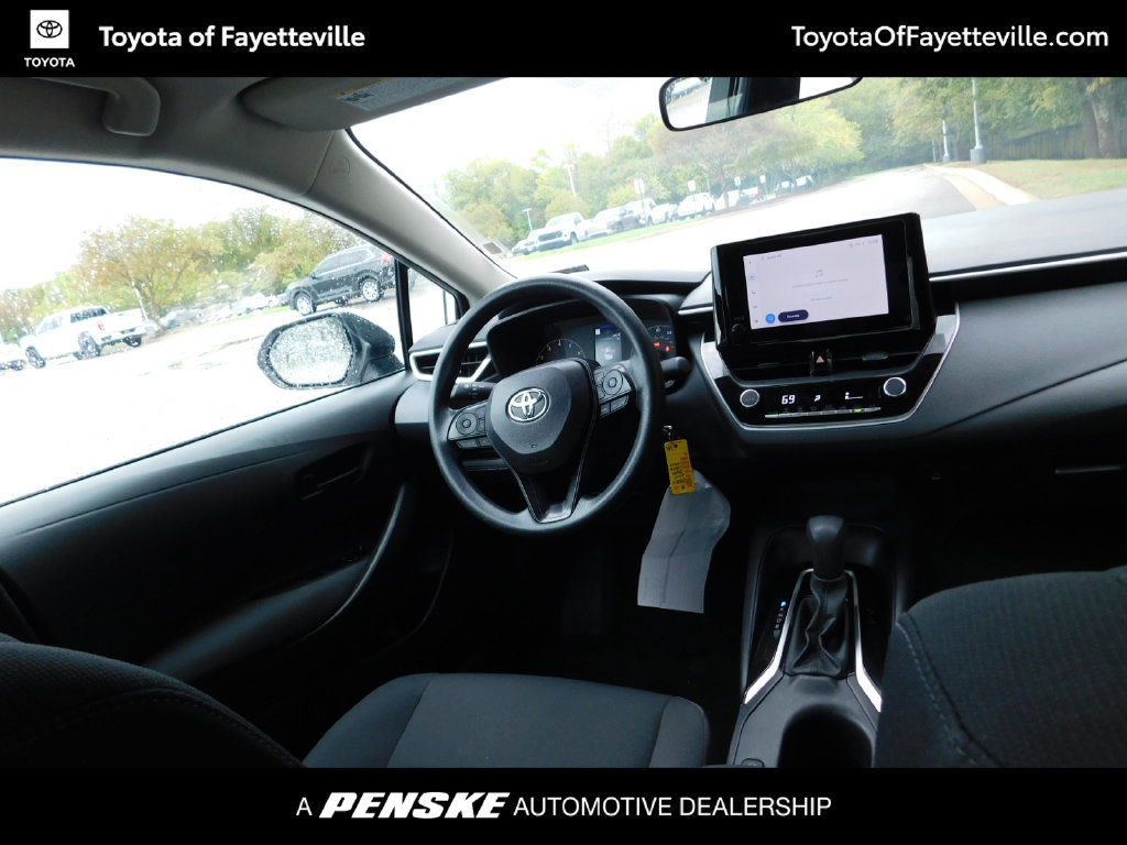 Used 2025 Toyota Corolla LE FWD image 2