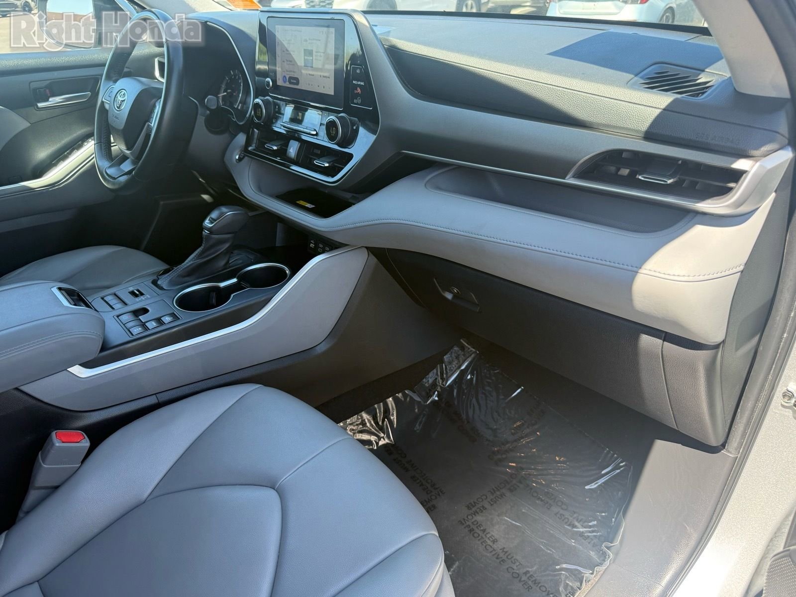 Used 2023 Toyota Highlander XLE image 30