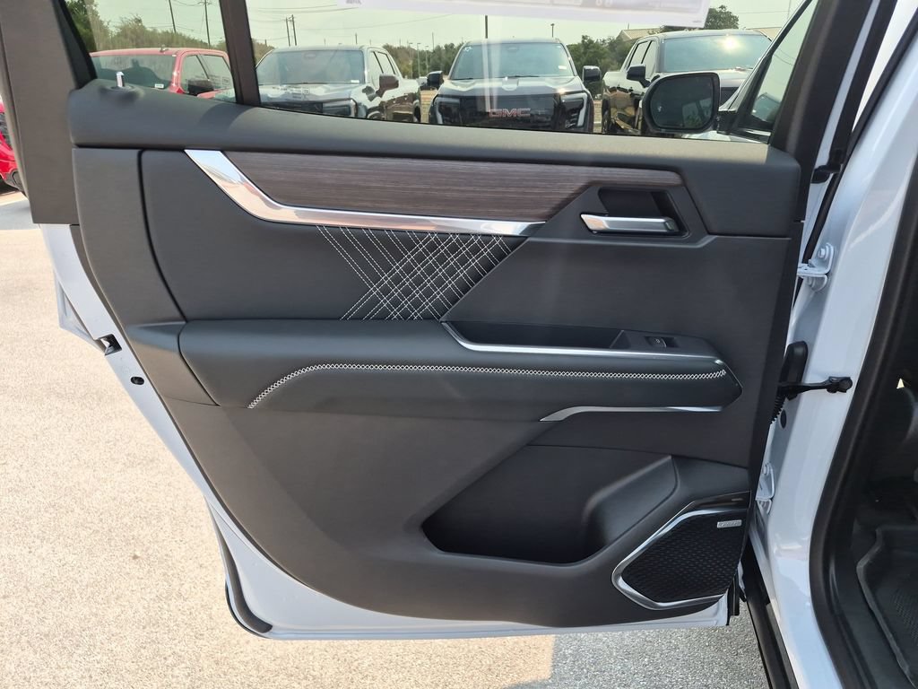 New 2027 GMC Acadia Denali w/ LPO, Floor Liner Package FWD image 33