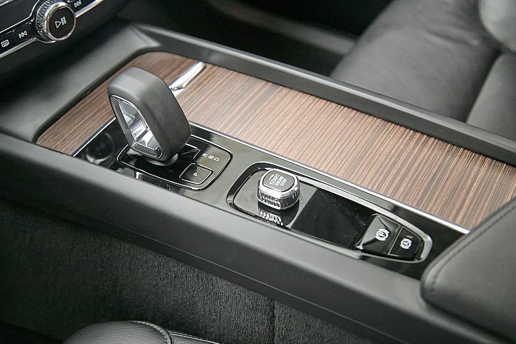 Certified 2023 Volvo XC60 B5 Plus w/ Climate Package AWD/4WD image 18