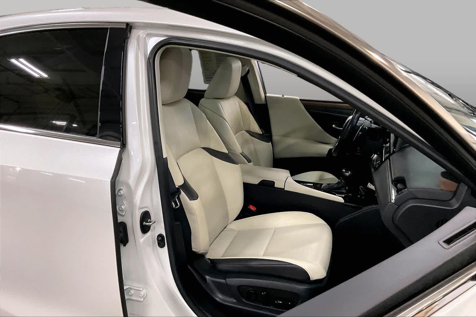 Used 2023 Lexus ES 350 w/ Premium Package FWD image 9