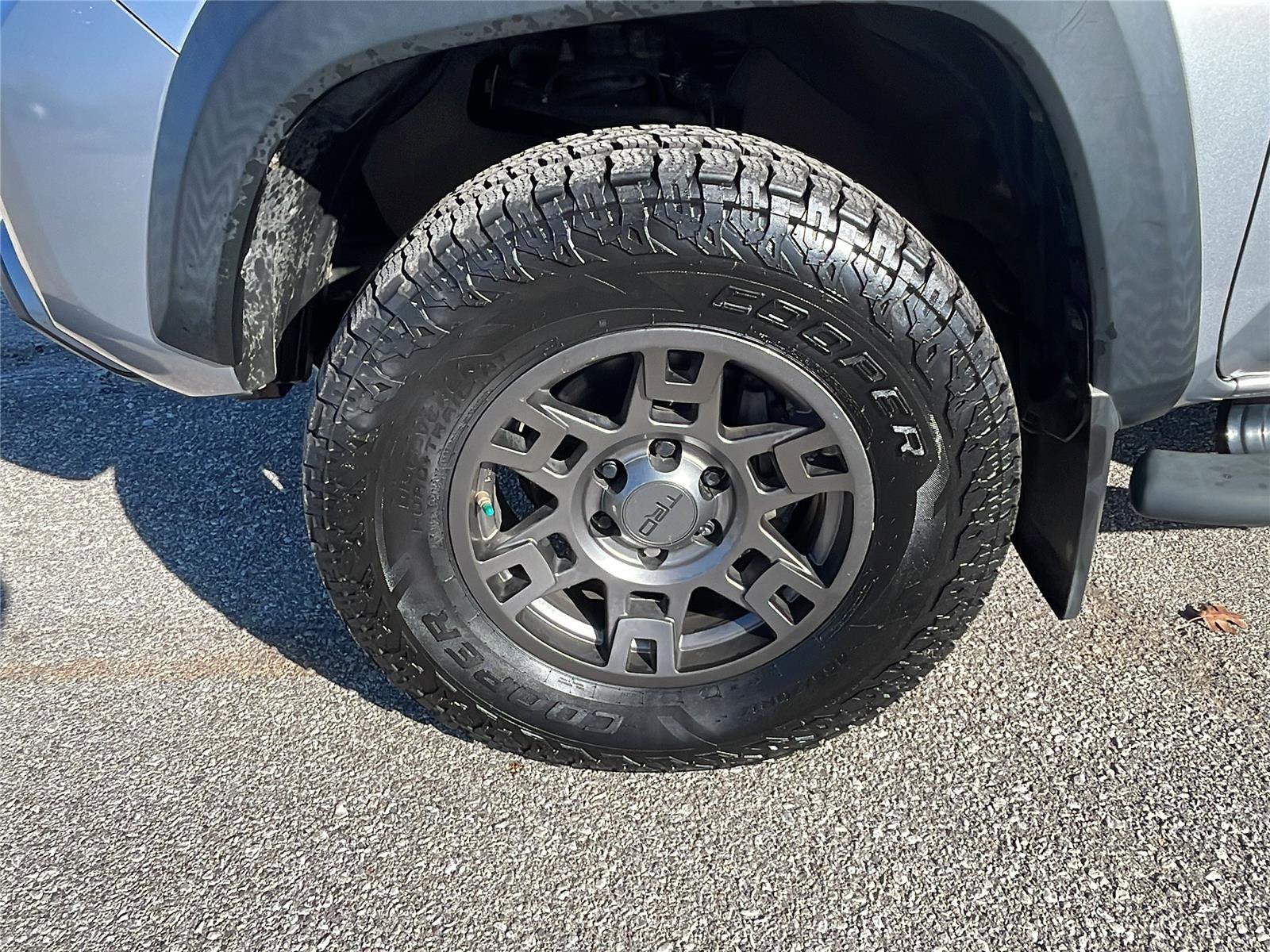 Used 2018 Toyota Tacoma TRD Off-Road image 10