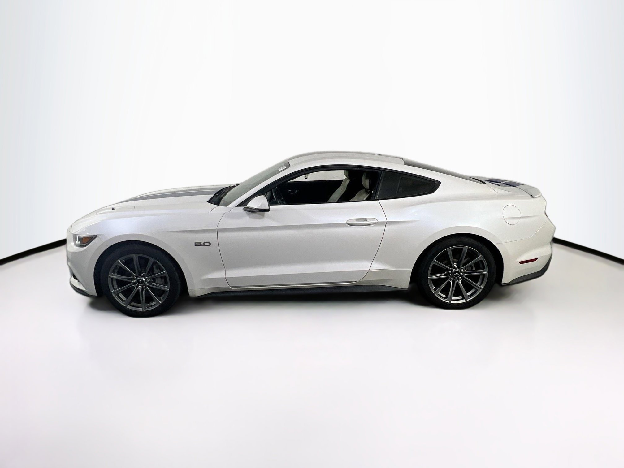 Used 2017 Ford Mustang GT Premium w/ Equipment Group 401A image 8