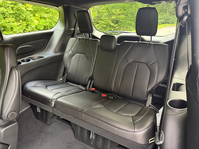 New 2026 Chrysler Pacifica Select image 17