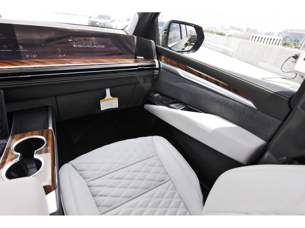 Used 2026 Cadillac Escalade ESV Platinum Luxury w/ LPO, Floor Liner Package AWD/4WD image 10