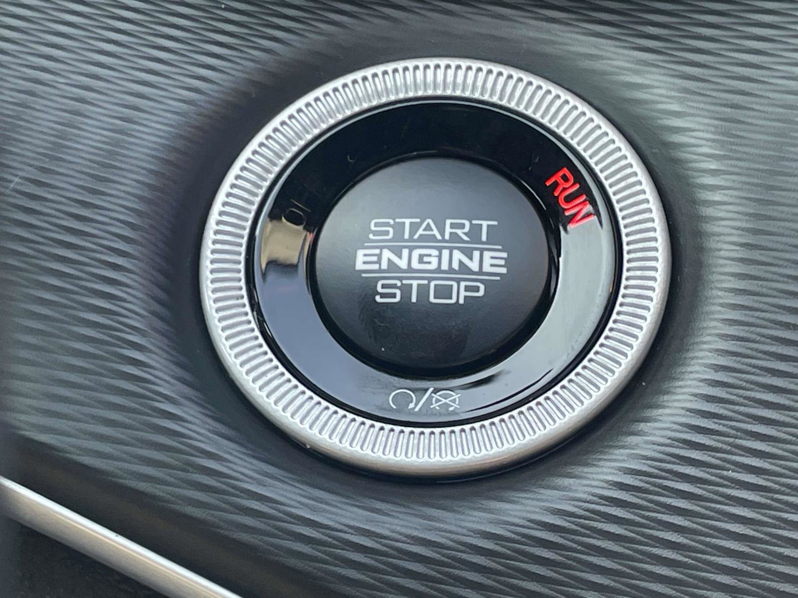 Used 2025 Jeep Grand Cherokee Altitude image 8