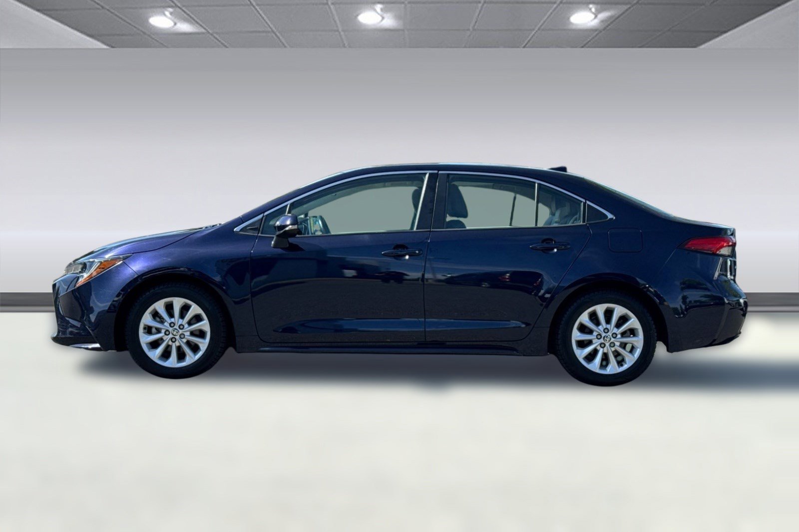Used 2020 Toyota Corolla XLE image 6