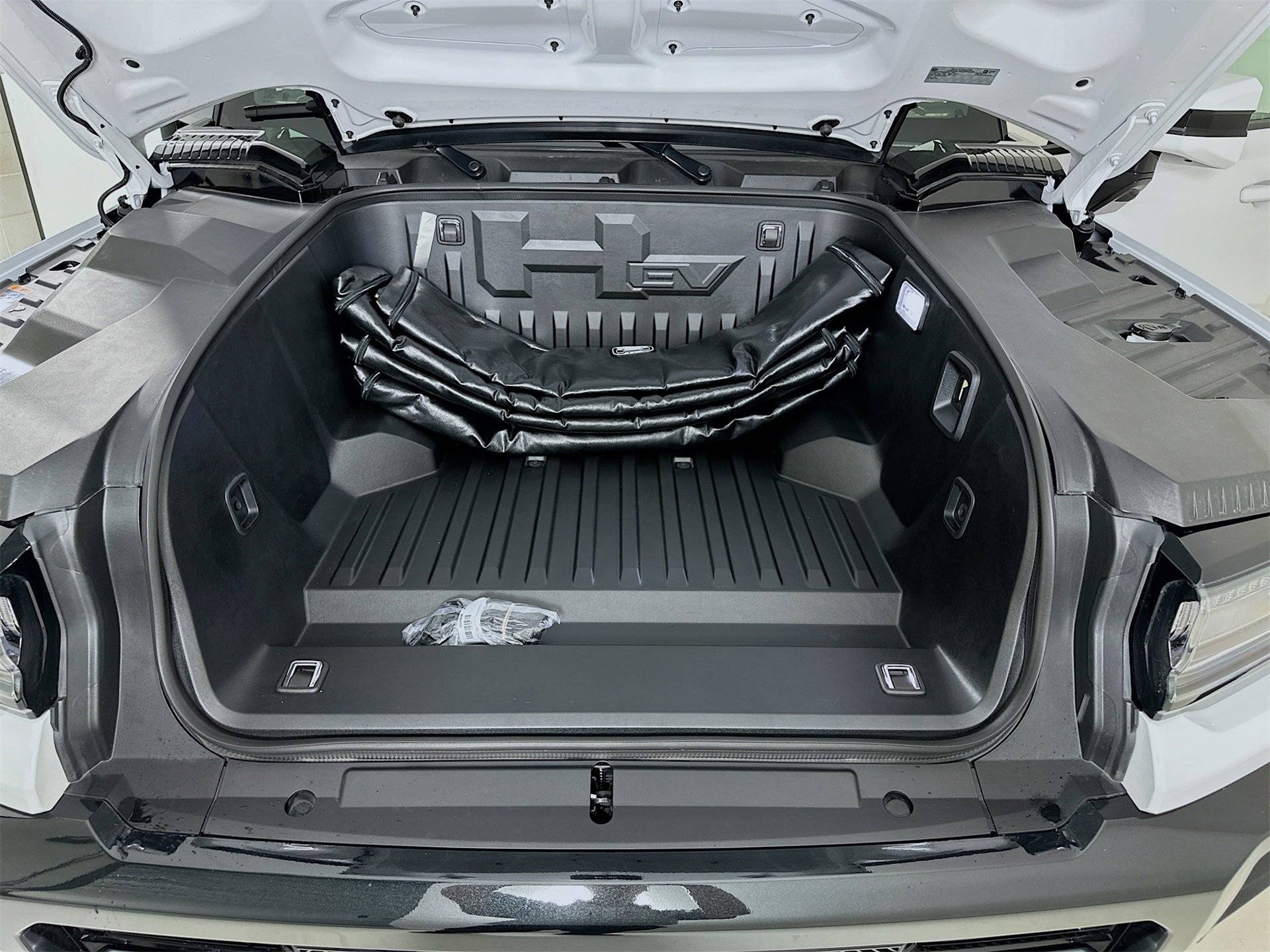 Used 2025 GMC Hummer EV 2X w/ LPO, Sport Package image 32